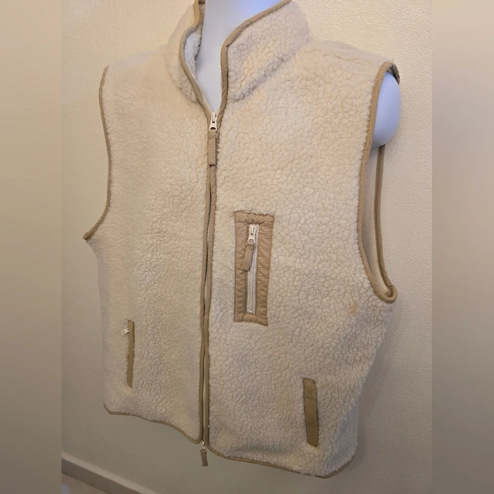 NWOT Magaschoni Men's Cream Sherpa Fleece Zip Vest with Tan Trim